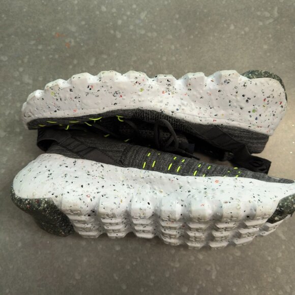 Nike Space Hippie 04 Flyknit Sneakers – Size 11 (US) - Picture 11 of 12